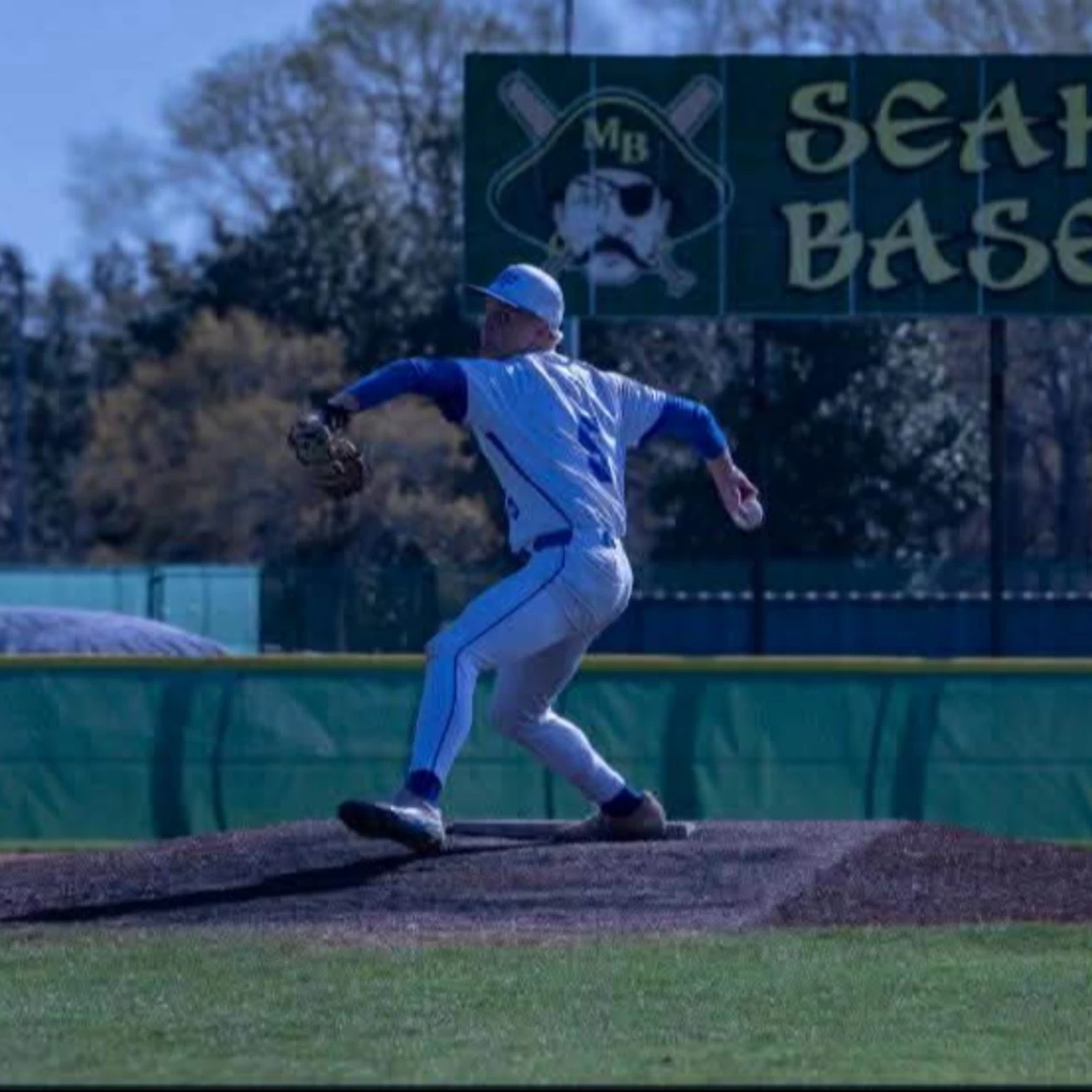 IAN MANESS in look 3 look