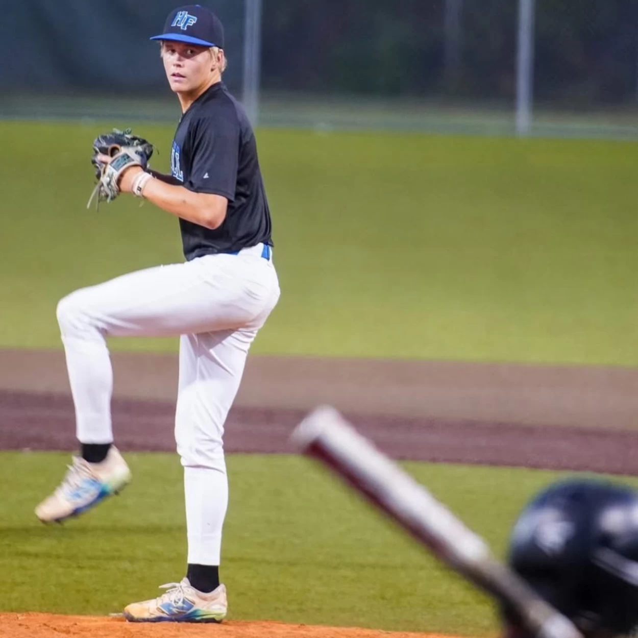 IAN MANESS in look 5 look