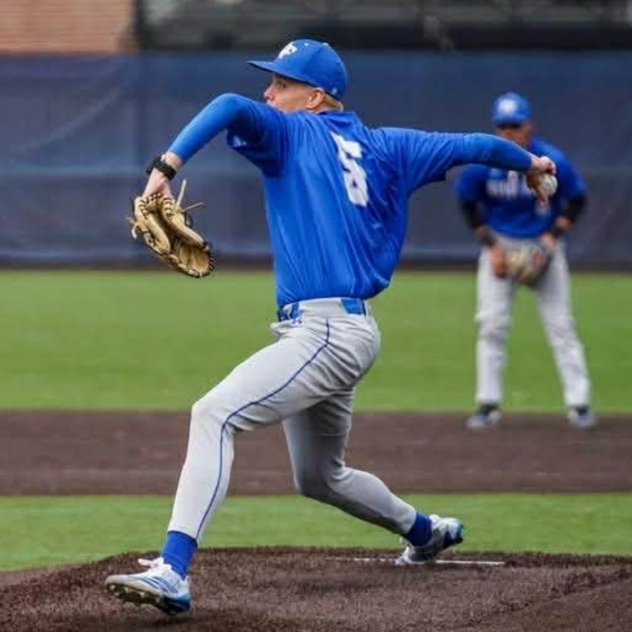 IAN MANESS in look 1 look