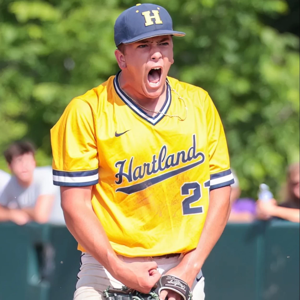 LOGAN RANDALL in look 1 look