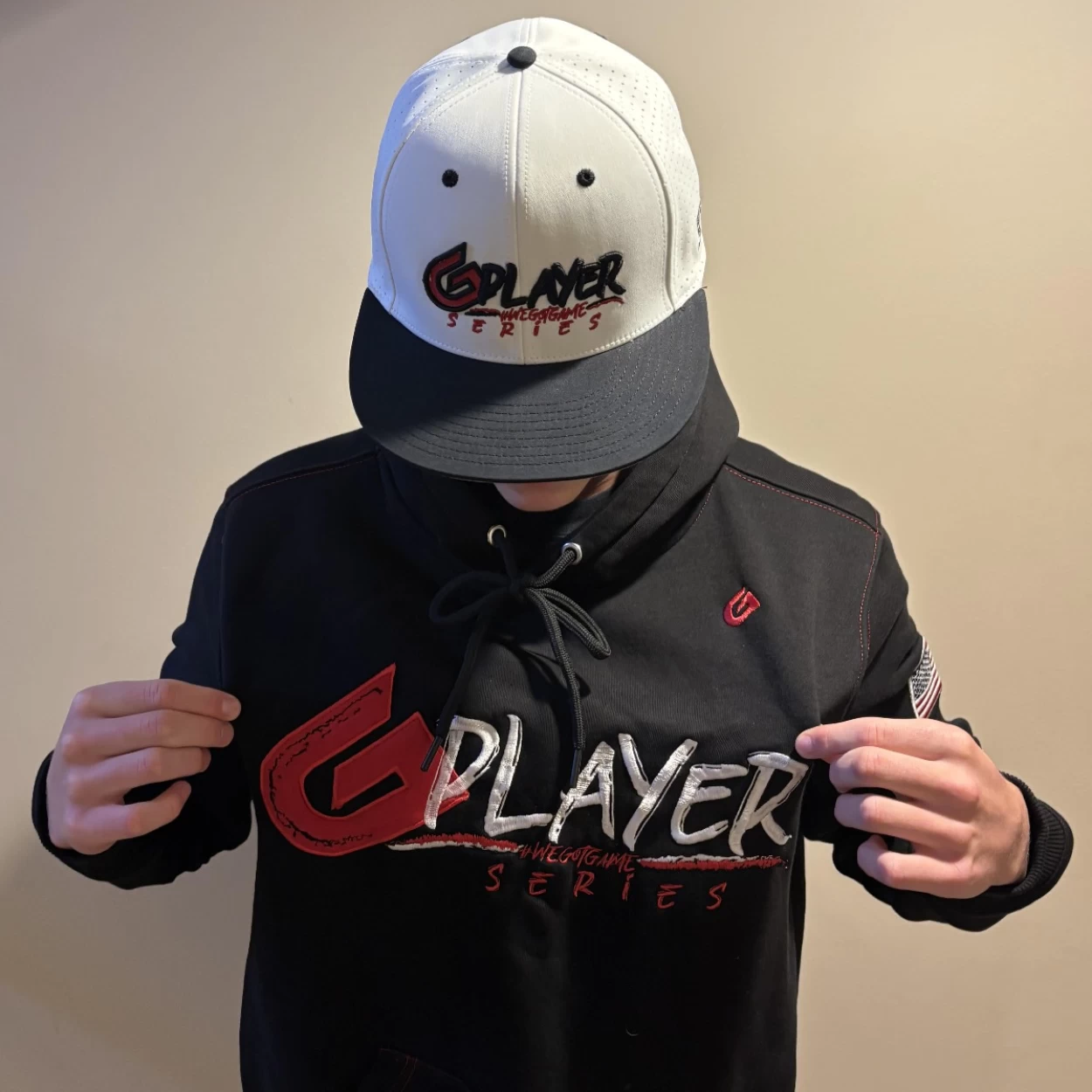 REECE PHILLIPS in look 1 look