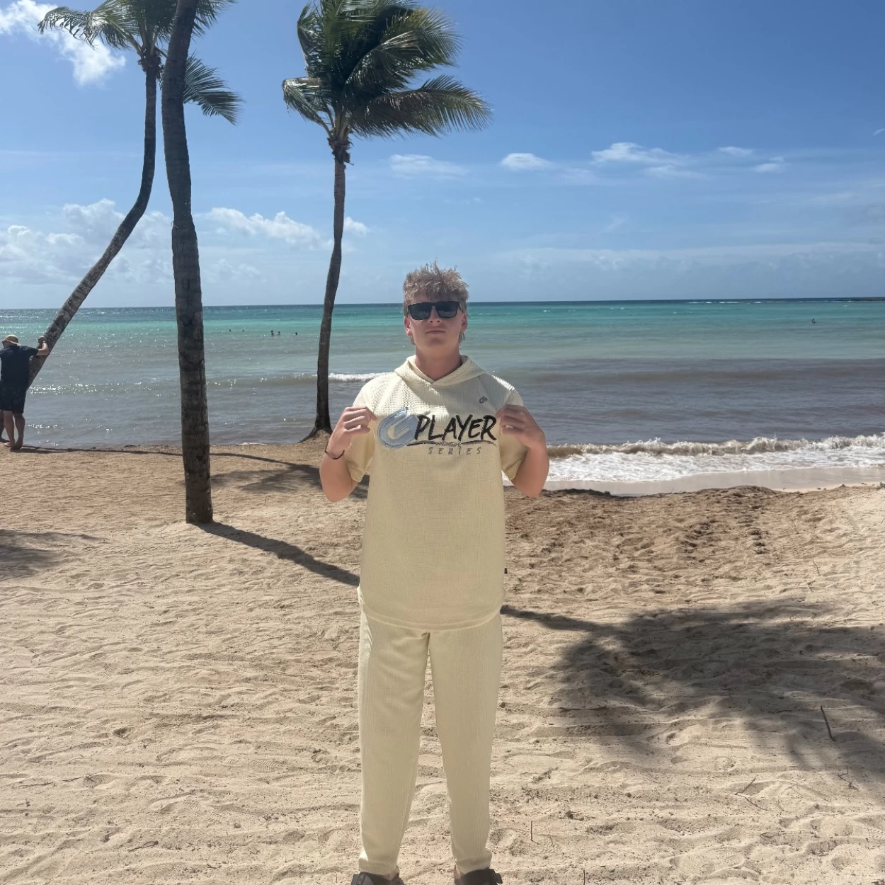 REECE PHILLIPS in look 4 look