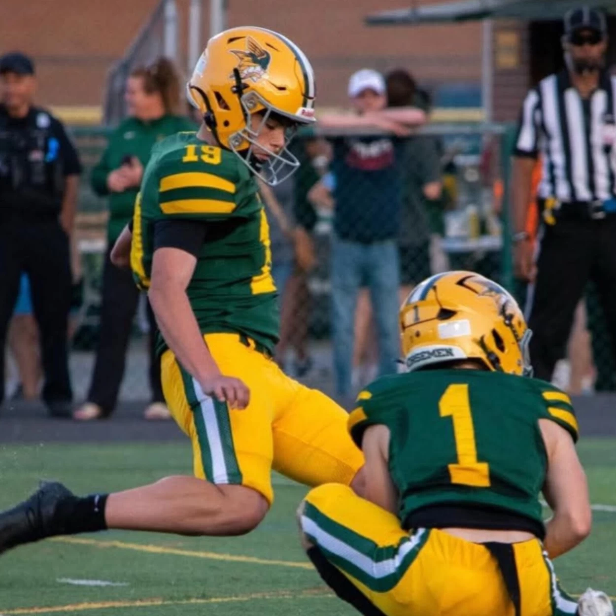 BEN SAVICH in look 5 look