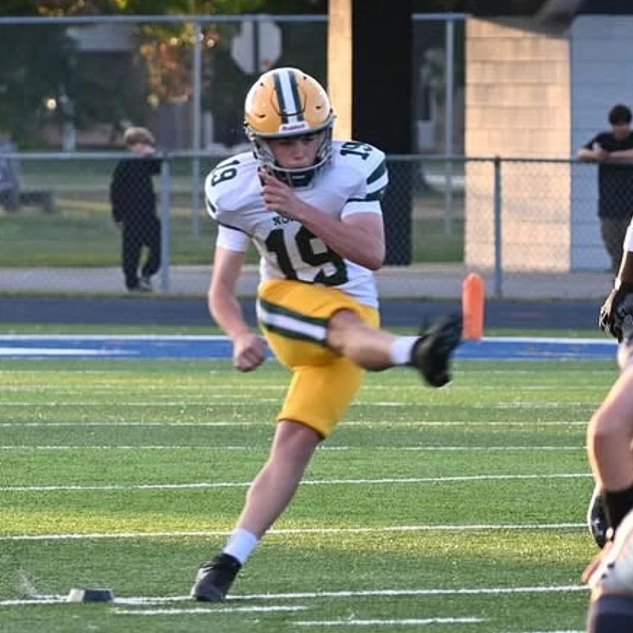 BEN SAVICH in look 4 look