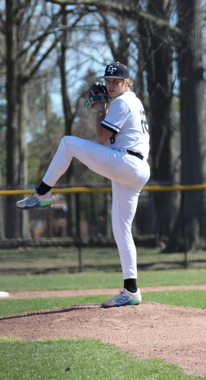 IAN MANESS in look 3 look