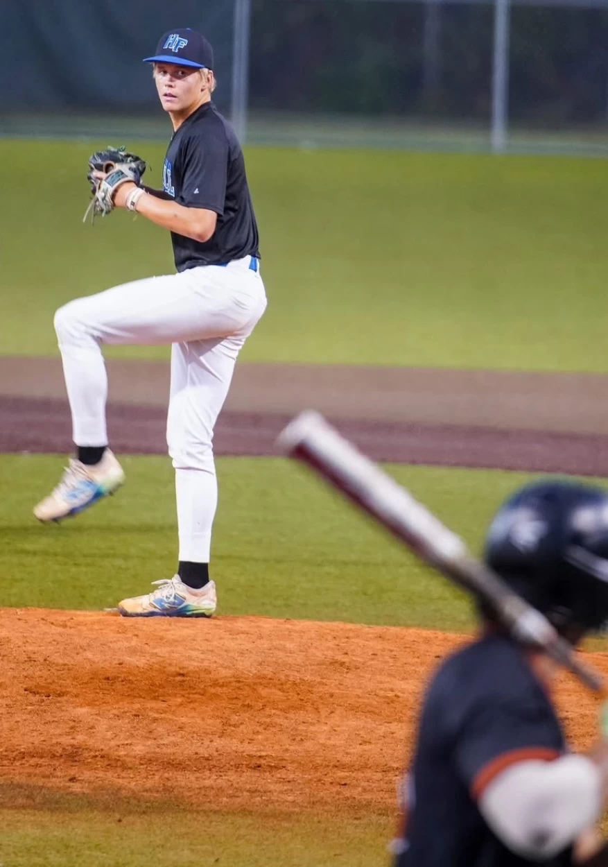 IAN MANESS in look 2 look